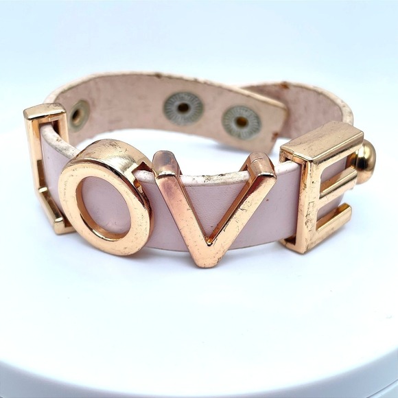 The Unbranded Brand Jewelry - Valentine Gift Fashion Gold-Tone Classic Pink Vegan Leather "Love" Snap Bracelet